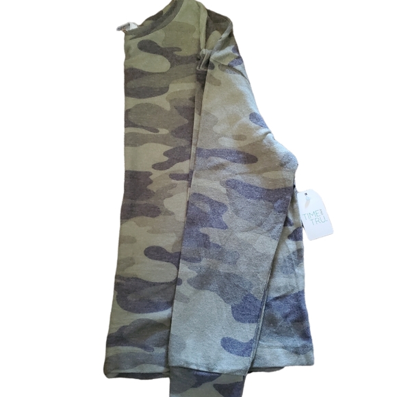 Time and Tru NWT Women's Relaxed Fit Long Sleeve Hacci Crew Neck Camo Top 892 - Picture 2 of 7